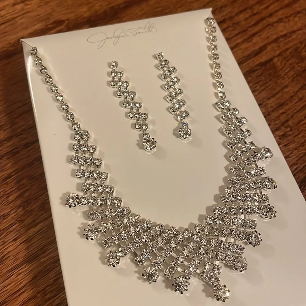 Jaclyn Smith diamond look silver necklace and earrings jewelry Coord set New